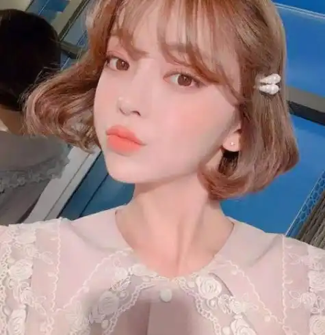 齐耳短发烫发图片,短发烫发翻翘式发型