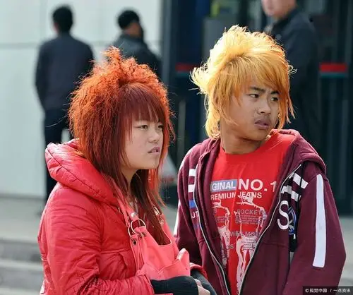 男生校园穿裙子辣眼睛服饰你相信吗