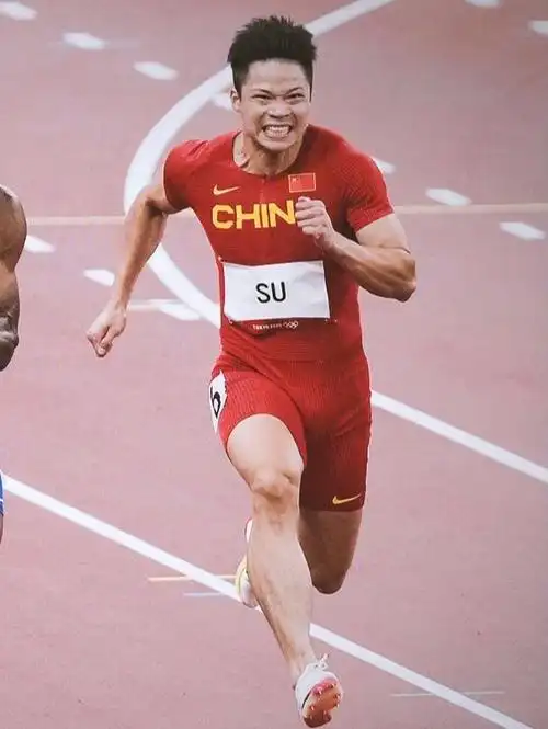 "——刘长春1932年9秒83——百米决赛场的黄种人苏炳添"他站在那里,就