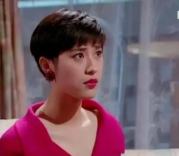 她是最美港姐,插足倪震周慧敏,被假亿万富豪骗色,过50至今未嫁_陈法蓉