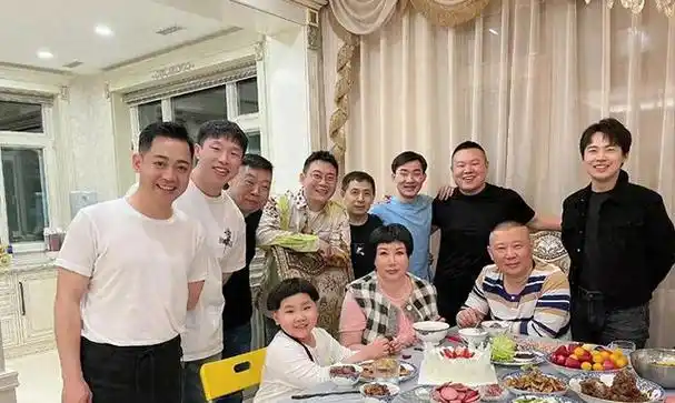 嫌郭德纲穷才离婚抛弃4岁郭麒麟远走他乡现在胡中惠后悔吗