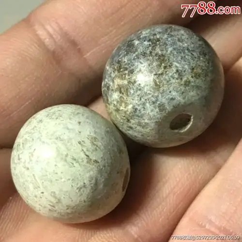 浙江良渚文化玉珠两颗