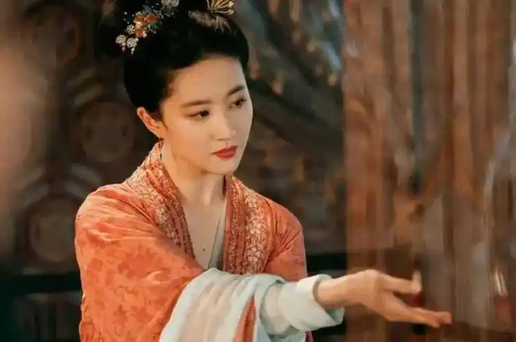 陈金飞疑甩杨采钰,跟刘亦菲妈妈合开公司要杀"回马枪"?