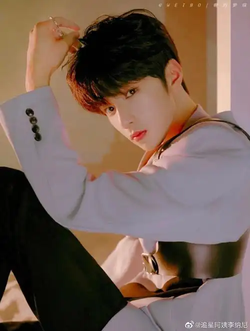 刘耀文海边侧颜