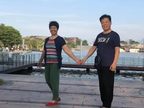 2020年5月1日是我们夫妻俩结婚42周纪念日,几十年走过路程,经力了甜酸