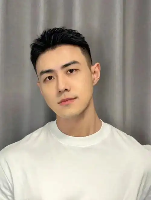 男生夏天最适合剪"短发",这3款发型清爽干净,剪完阳光又帅气