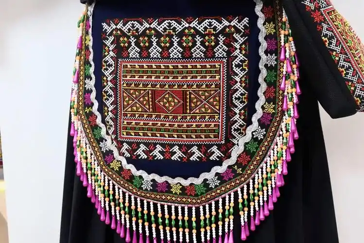 博物馆内的蜡像向实践队成员生动展现了独具特色瑶族婚俗,是古代瑶民