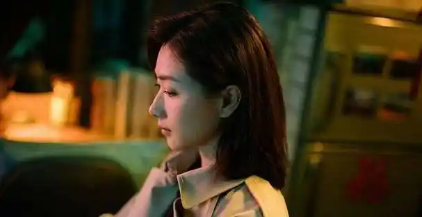 人潮汹涌万茜刘德华情侣戏没火花?万茜饰李想角色惊艳获好评!