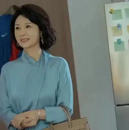 《承欢记》同样46岁的她们,邓英演妈妈,她演时尚女强人