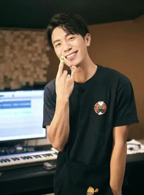 林俊杰李荣浩曾是他的手下败将,今年参加《好声音》却只获得2转