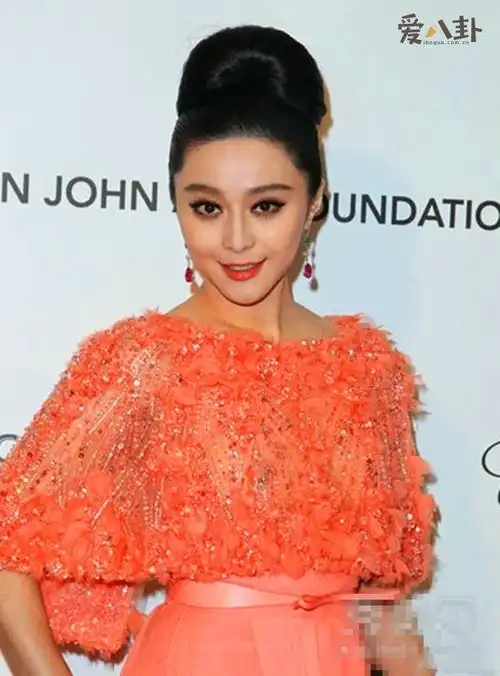 范冰冰透视装 被记者现场拍到尴尬图片