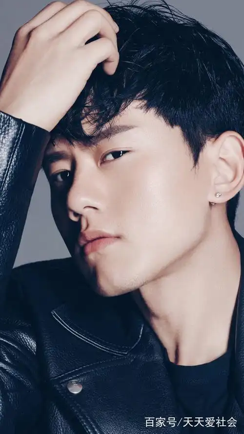 一组明星图片:张杰,夜空最亮的星,霸气侧漏的一面.