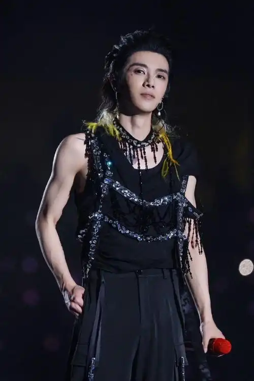 华晨宇健身了吗