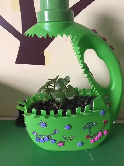 剑桥幼儿园废旧物品做花盆活动 - 美篇