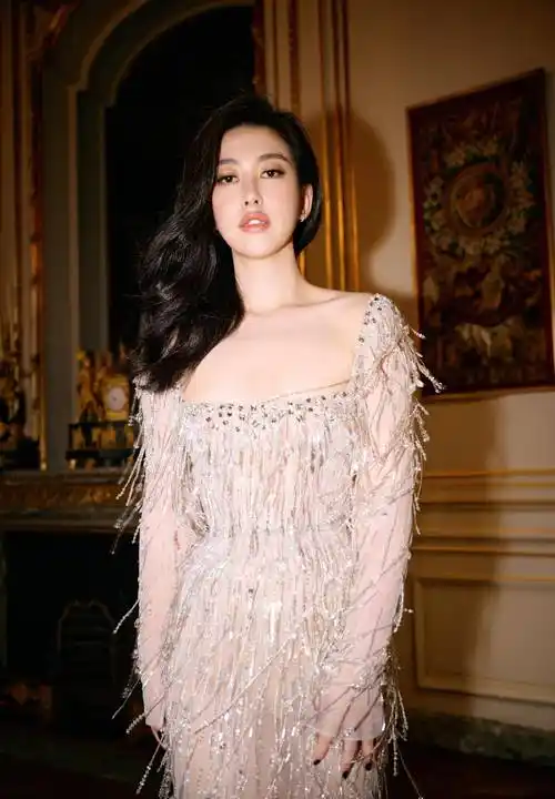 朱珠大胆挑战透视裙,身材曼妙醒目_时尚_魅力十足_照片