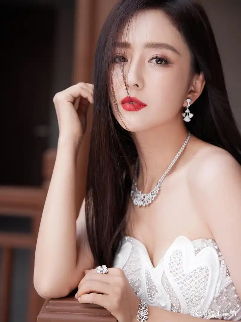 佟丽娅# 白色长裙优雅图集 676767