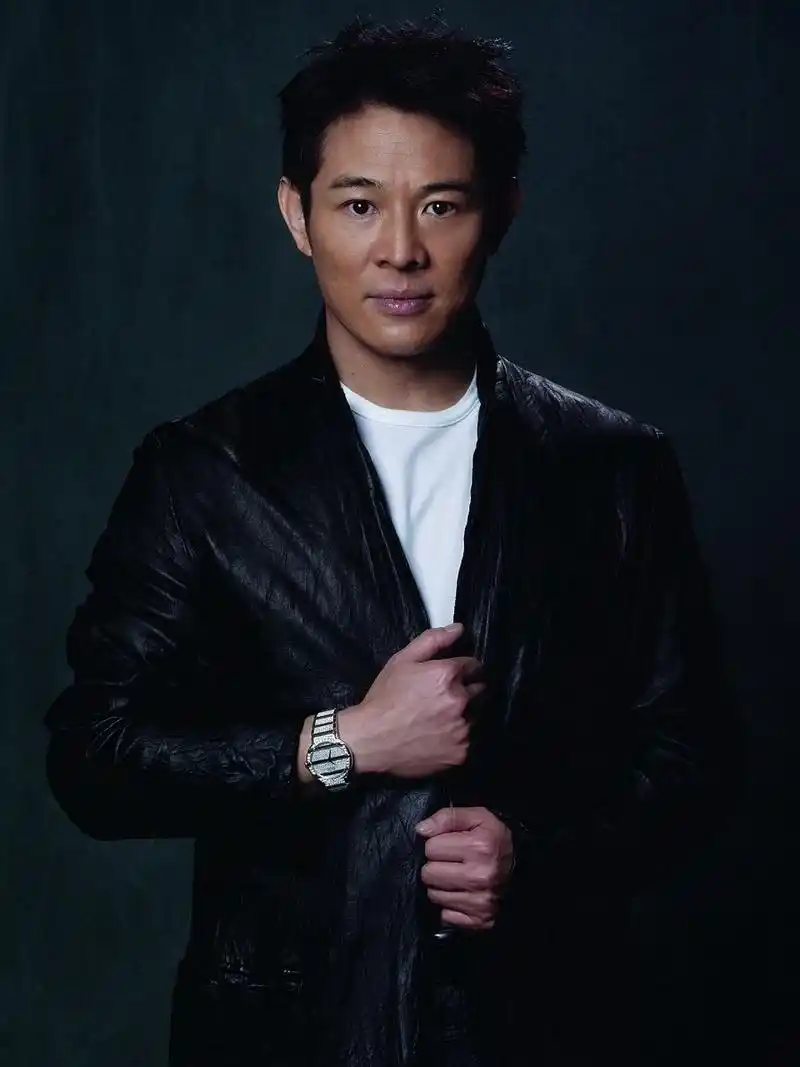 1994年,日本记者质问李连杰:"南京大屠杀死了30万人,你们一个个数的吗