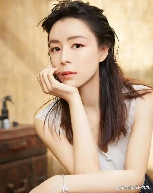 学霸张静初,在内娱"扮猪吃老虎"