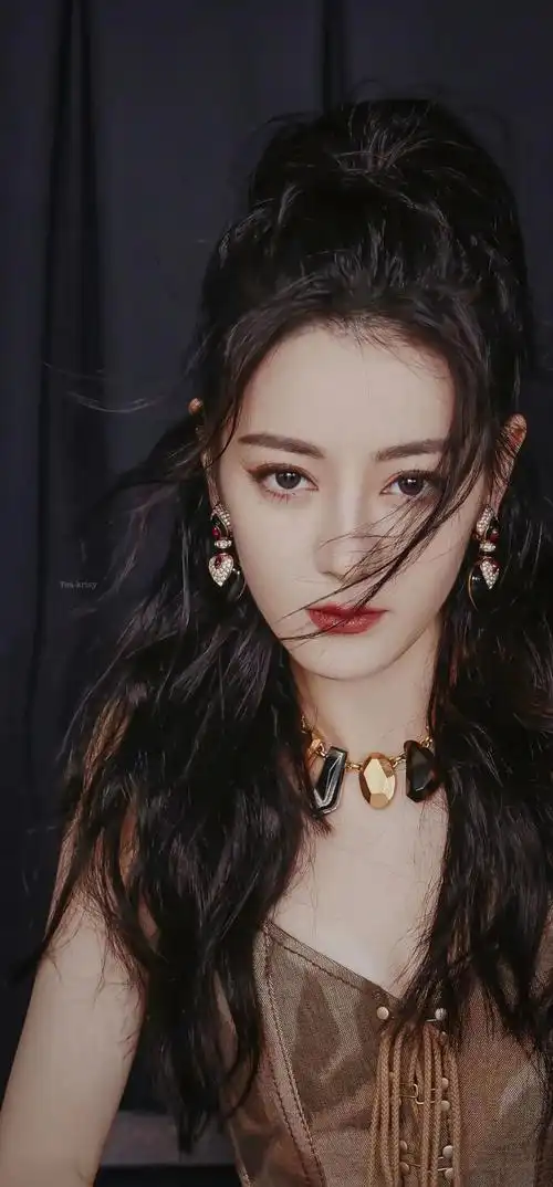 2023高冷飒气迪丽热巴壁纸_手机壁纸_明星美女手机壁纸_我要个性网