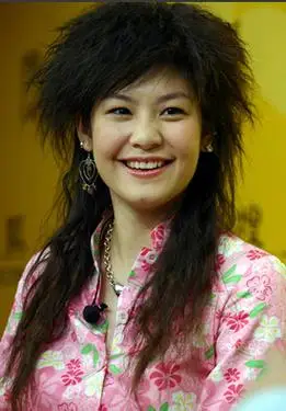 女生热荐锡纸烫发型图片 长发魅惑十足