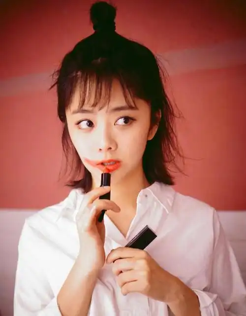 谭松韵十年的恋情曝光 男友咸鱼卖粉丝应援 堪称"十佳好男友"!