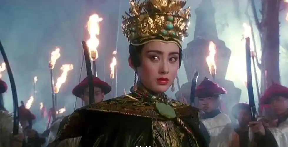 张敏和邱淑贞联合主演了武侠喜剧电影《鹿鼎记》,"神龙教圣女"的古装