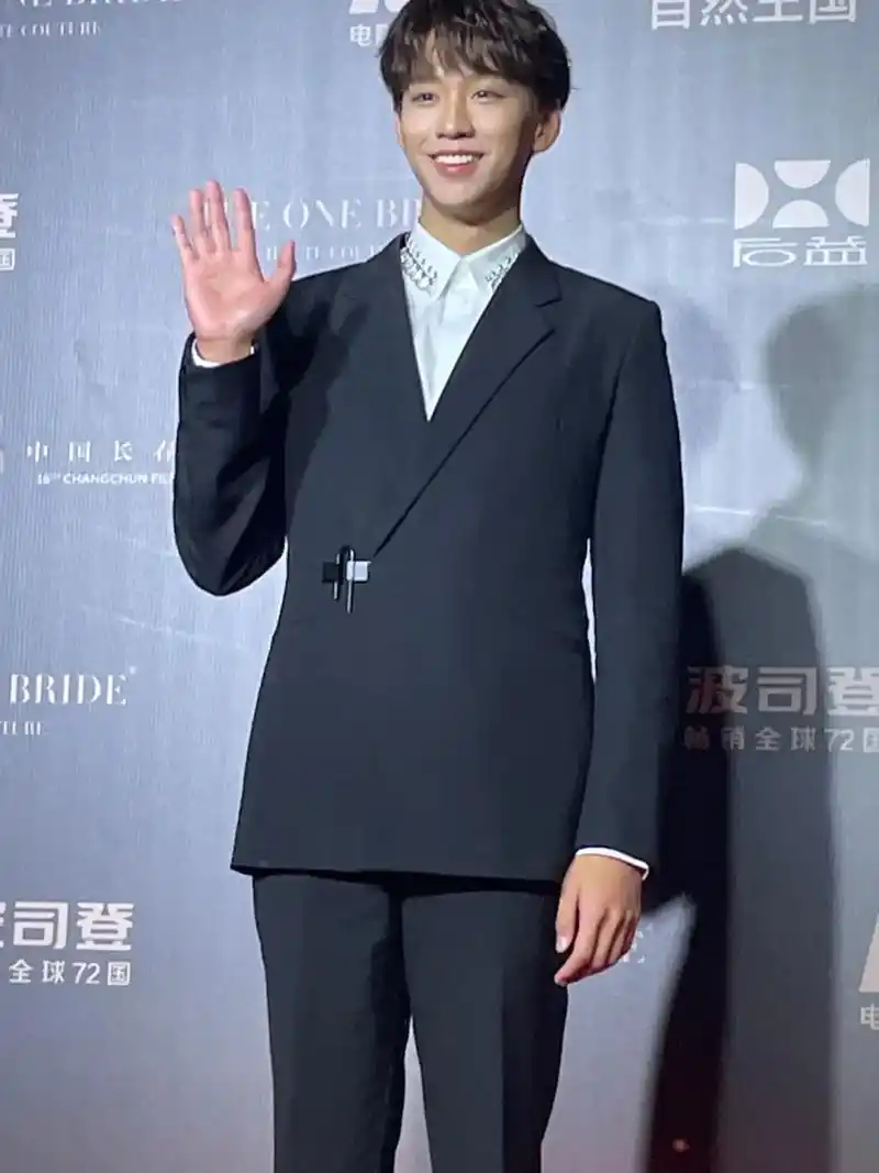 走红毯了#余景天 #红毯 #西装杀 #追星 #向全世界安利  - 抖音