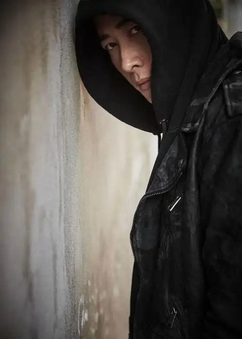 > 罗晋沉默冷峻风帅气写真图片(7/9)