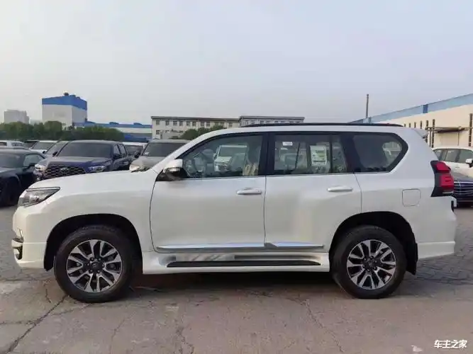 2023款中东版进口霸道4000搭载4.