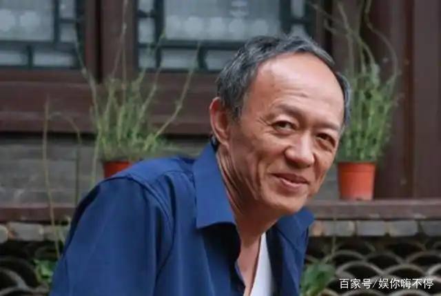 与前任相恋10年自称不婚,57岁娶小25岁女学生,60岁生下双胞胎