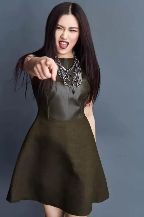 六一当天,中国好声音歌手李琪个人单曲《元气少女》mv新鲜出炉,mv画面