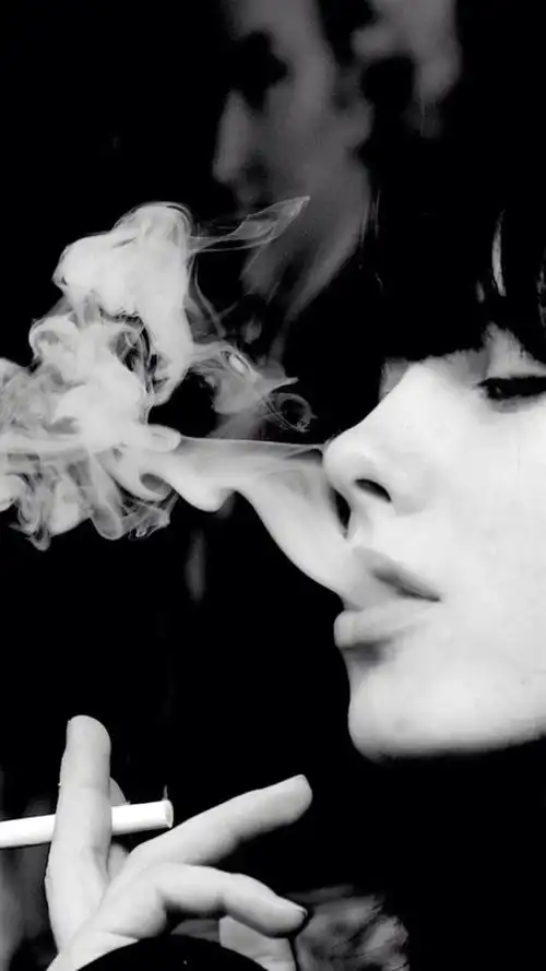 欧美伤感寂寞抽烟黑白迷人写真