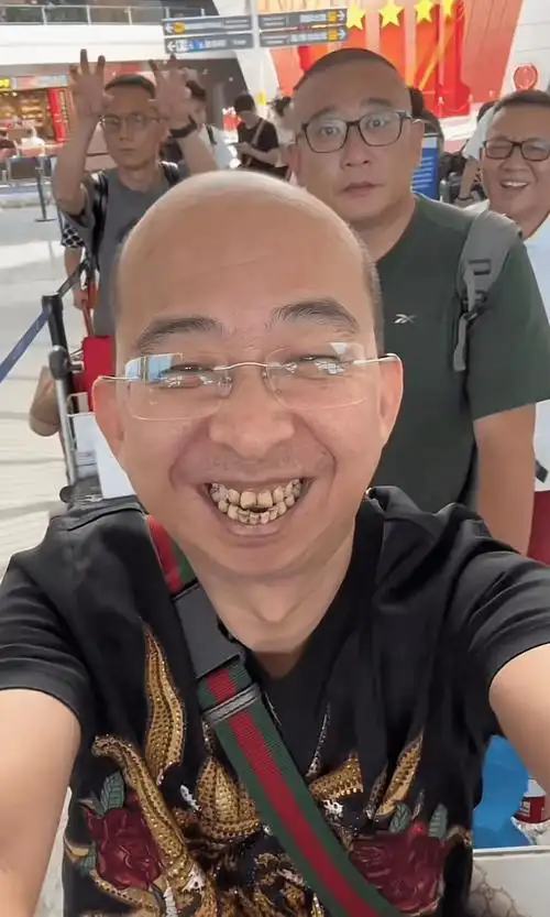 小15岁爱妻貌美,小宝宝肤白不像爸_孟佳欣_模样_身材