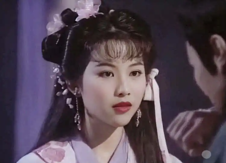 《风之刀》中18岁的蔡少芬长相真是好青涩,她的双眼皮更是有特点