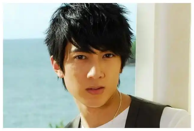 2011年以来,关于吴尊早就和初恋女友结婚生子的消息层出不穷,然而吴尊