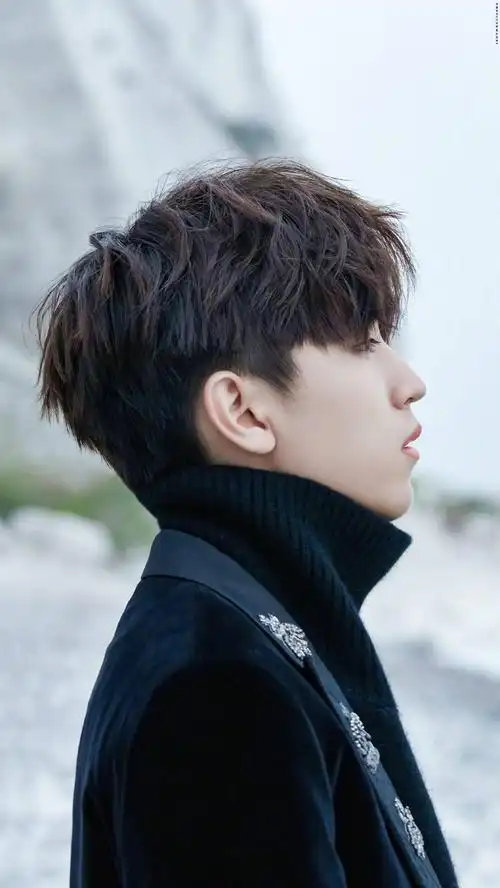 王俊凯侧颜杀合集 让人一眼心动的男嘉宾