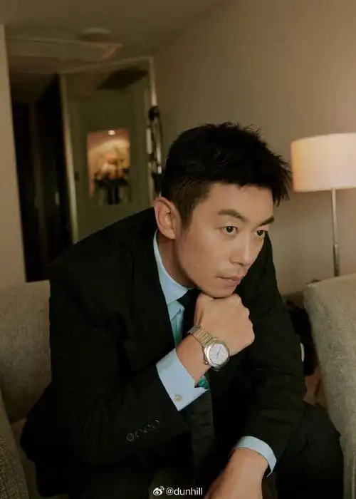 men in dunhill##dunhill#演员@朱亚文身着#dunhill 2023春夏系列