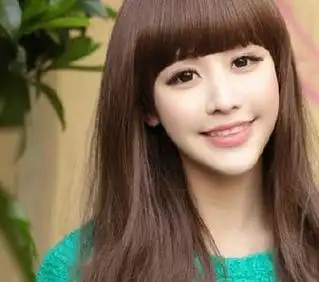 最新韩式长卷发图片推荐 气质齐刘海发型更显瘦