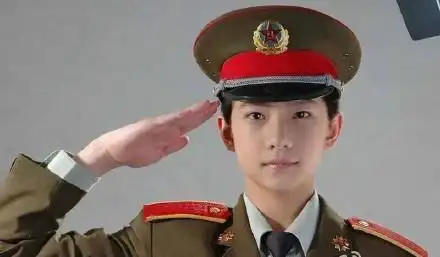 杨洋童年旧照曝光从小帅到大 堪称现实版肖奈