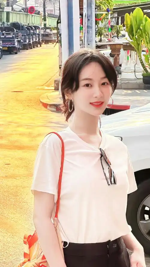 杨紫阔腿工装裤#分享杨紫大美女的近期营业图@杨紫好美好瘦好堪爱