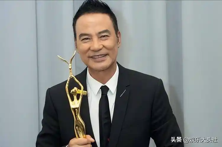 68岁任达华内地挣钱,满脸胡须像流浪汉,被质疑刺伤事情仍有阴影_活动