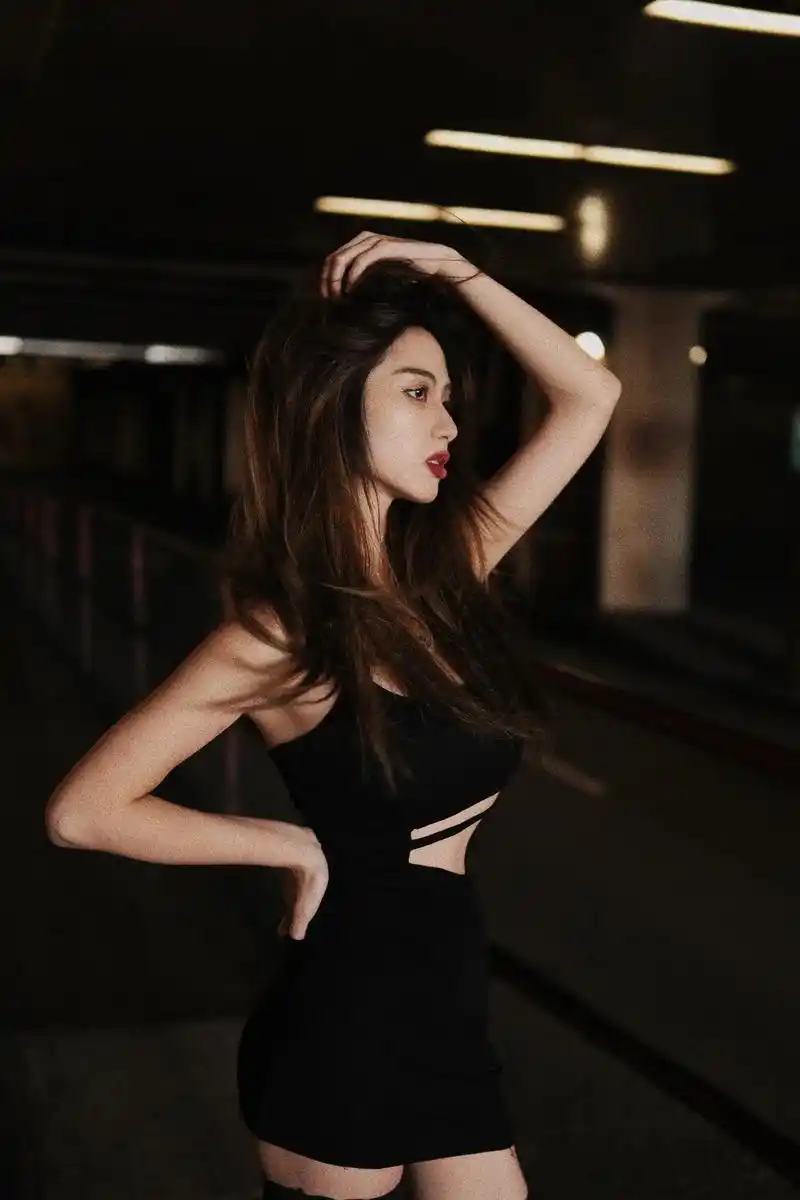 女特工.#不一定斩男但一定斩女 #美丽坏女人 #做不被定义的 - 抖音