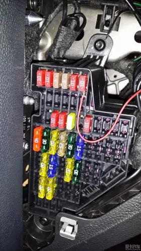保险盒内各保险丝对应的线路,求指点!_gti论坛_xcar 爱卡汽车俱乐部