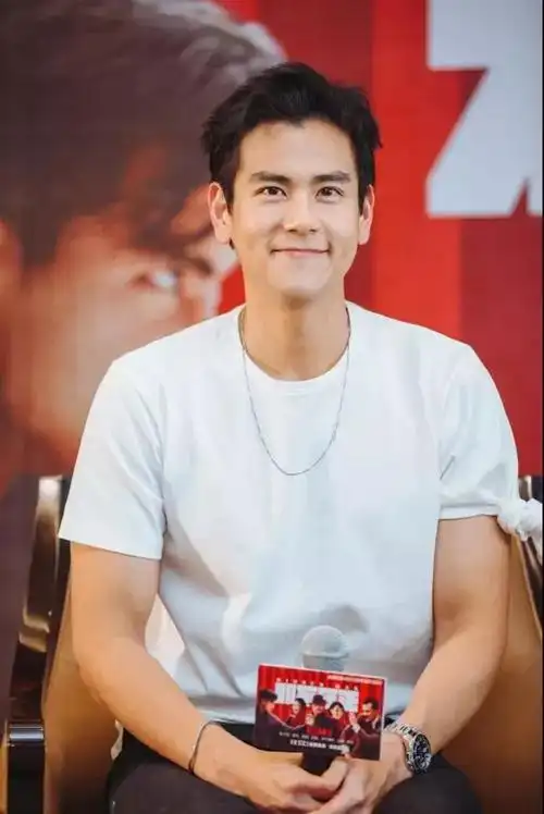 发福利 | 你喜欢的样子,他都有!_彭于晏