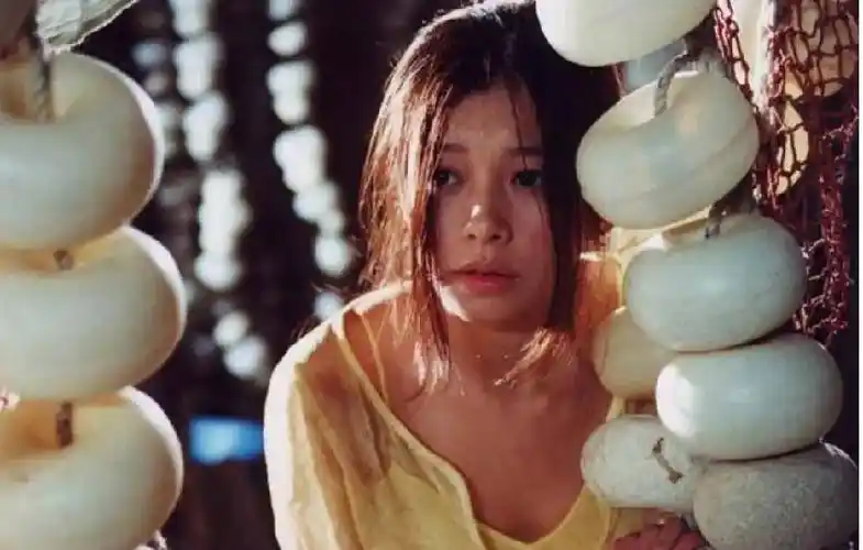 在日本走红后,徐若瑄再度回到台湾发展,这时的资源天翻地覆.