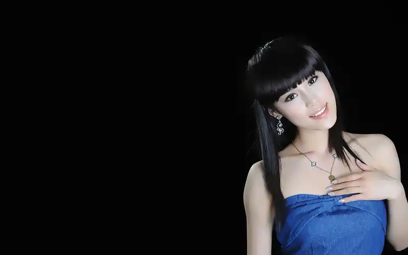 电脑壁纸 明星 大陆明星 韩丹彤战地花开