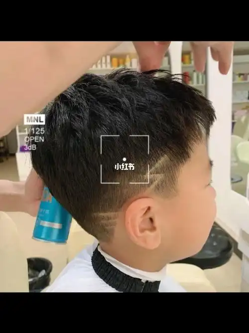 男孩闪电发型怎么理?儿童闪电头发型简单剃法-图片大观-奇异网