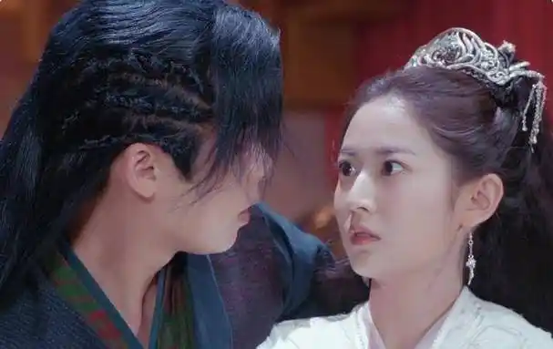 仅播1天播放量破1亿,《古剑奇谭》之后,李易峰又一新剧成大爆款_观众