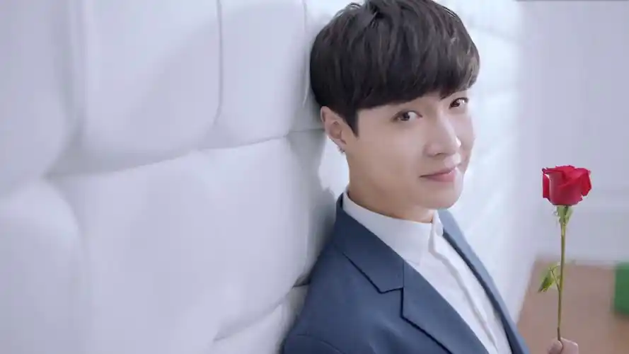 张艺兴帅气搞怪图片电脑桌面壁纸