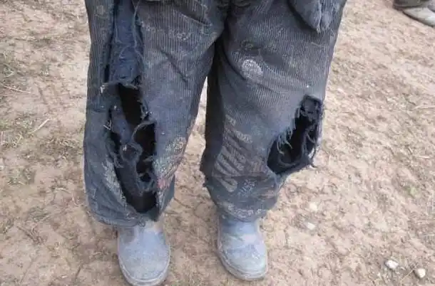 许多衣服就是穿一阵子就不要了,街上再也见不到打着补丁的人